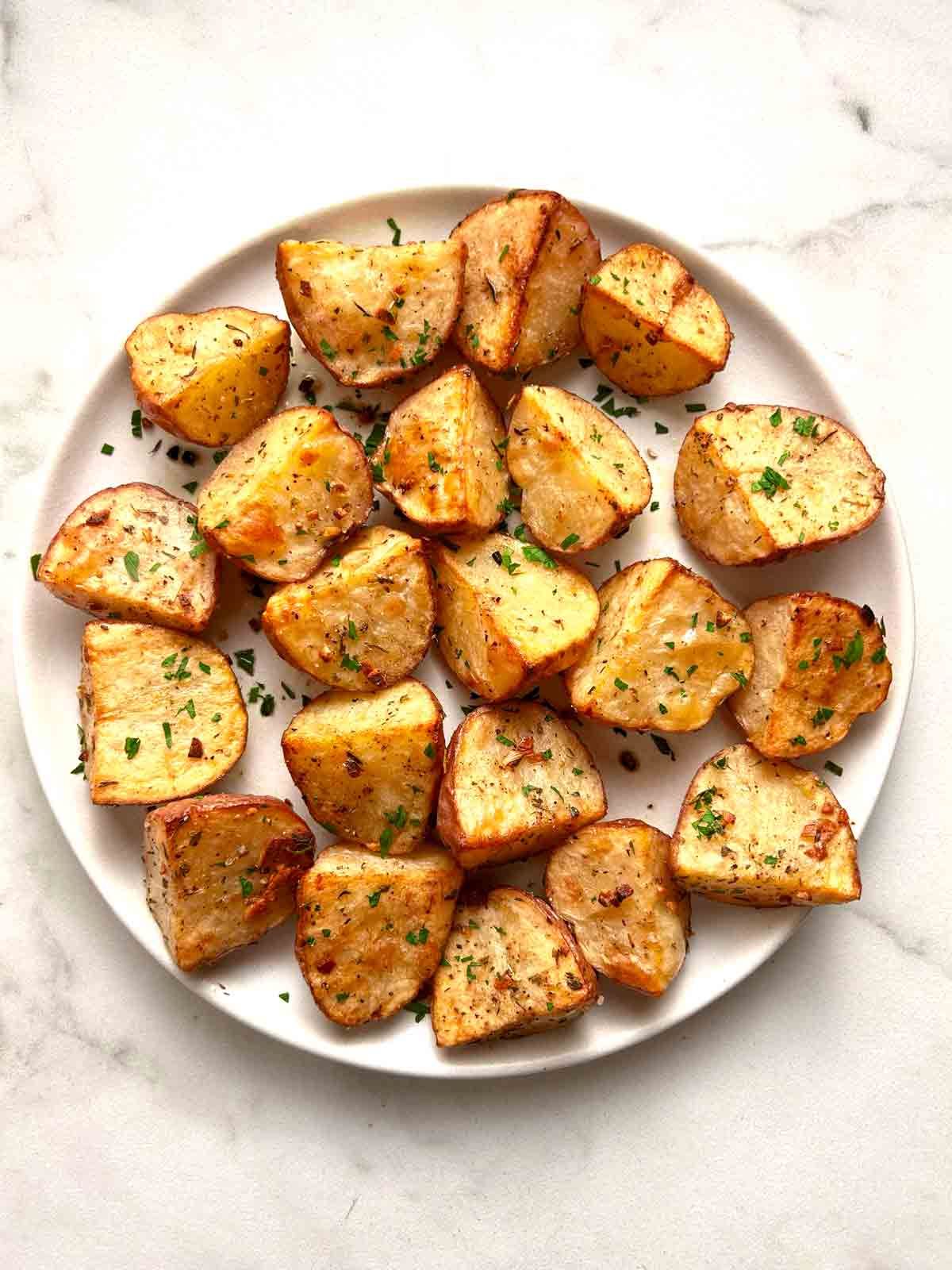 Savory Garlic Red Potatoes 🌱