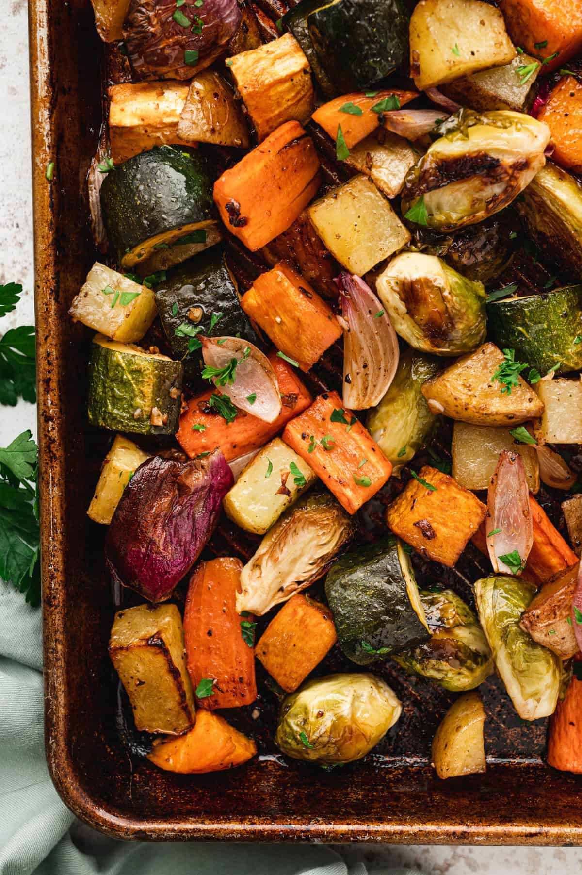 Seasonal Vegetable Medley • A colorful blend of carrots, cauliflower, zucchini & bell peppers. 🌱